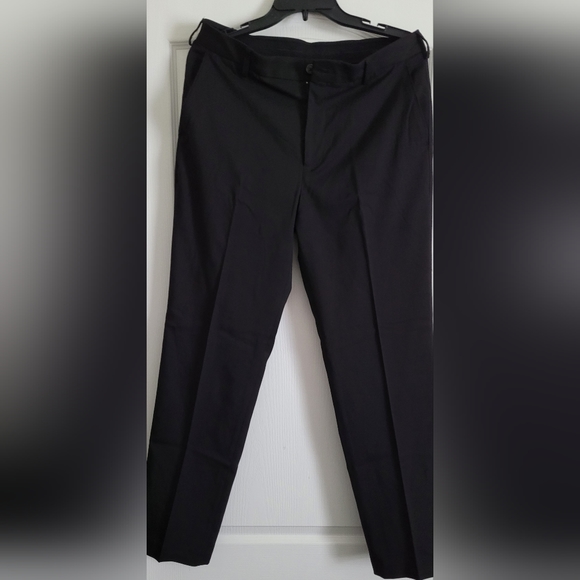 Men's Van Heusen 32 x 32 Dress Slacks - Picture 1 of 3